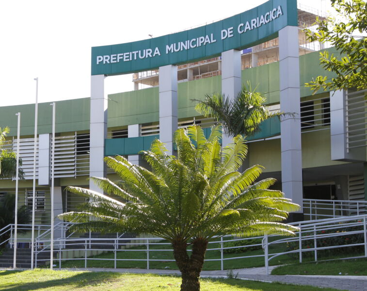 Três concursos para professores com salário de até R$ 9 mil