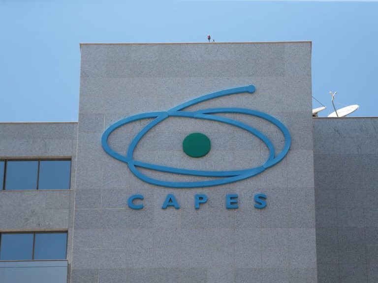 Mais 34 pesquisadores ligados à Capes renunciam e total chega a 114
