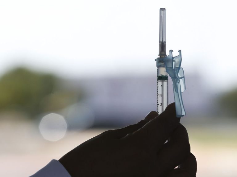 Covid: Secretários de Saúde avisam que não vão exigir prescrição para vacina
