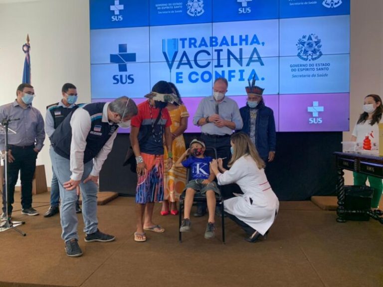 Criança de Aracruz é a primeira vacinada contra a covid no Estado