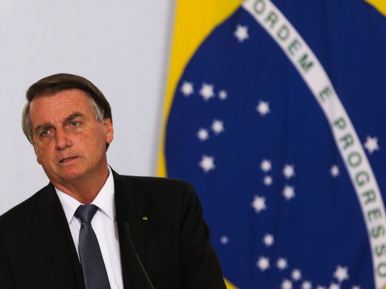 Bolsonaro veta prorrogação de concurso realizado antes de pandemia