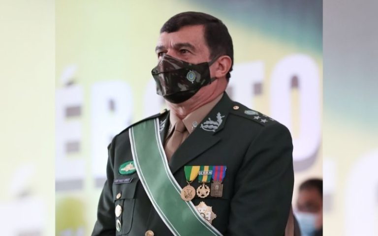 Covid: Exército condiciona volta de militares ao trabalho à vacinação