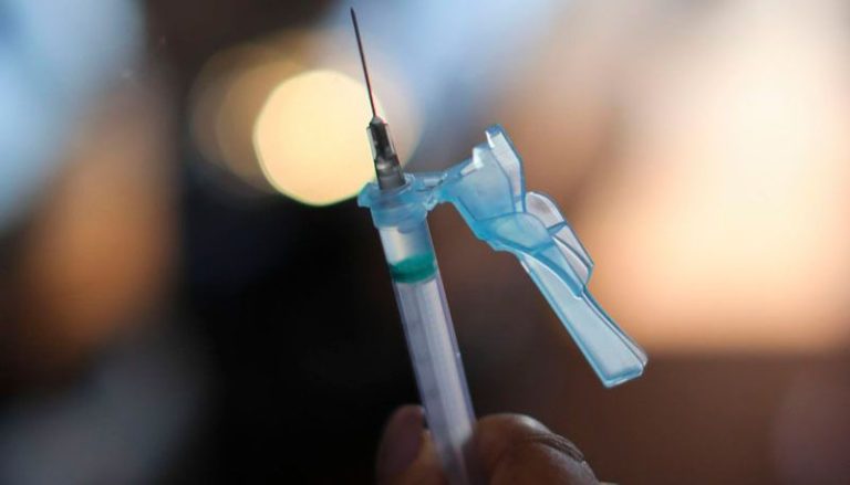 Québec proíbe maconha e álcool para não vacinados, e busca por vacina sobe 300%