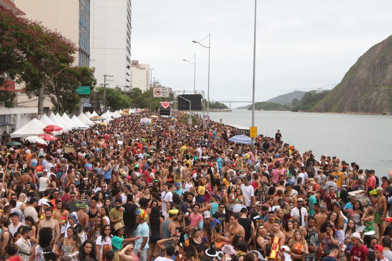 Estado recomenda que municípios suspendam Carnaval e grandes shows