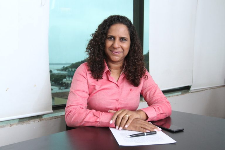 Vice-governadora testa positivo para covid e cancela agenda