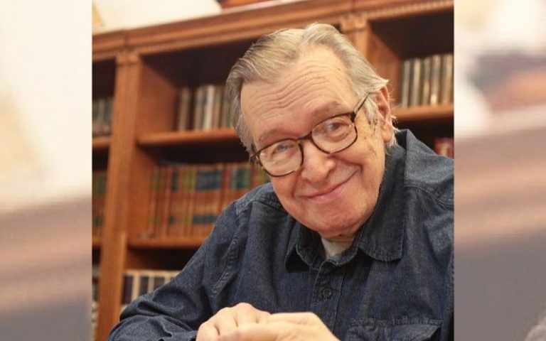 Filha diz que Olavo de Carvalho morreu de covid