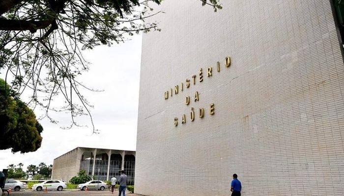 Ministério da Saúde reduz afastamento do trabalho por Covid-19 de 15 para 10 dias