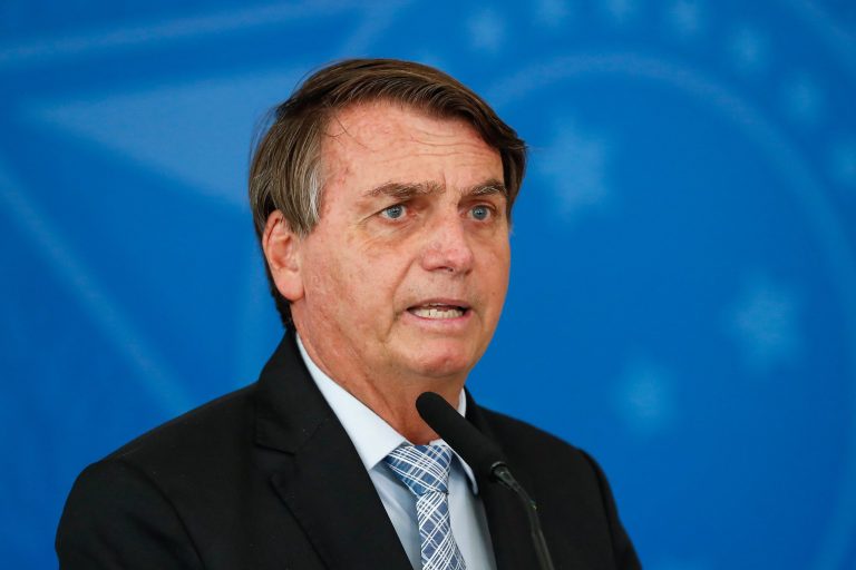 Bolsonaro decretou luto por Olavo de Carvalho, mas ignorou mortes de personalidades e da pandemia