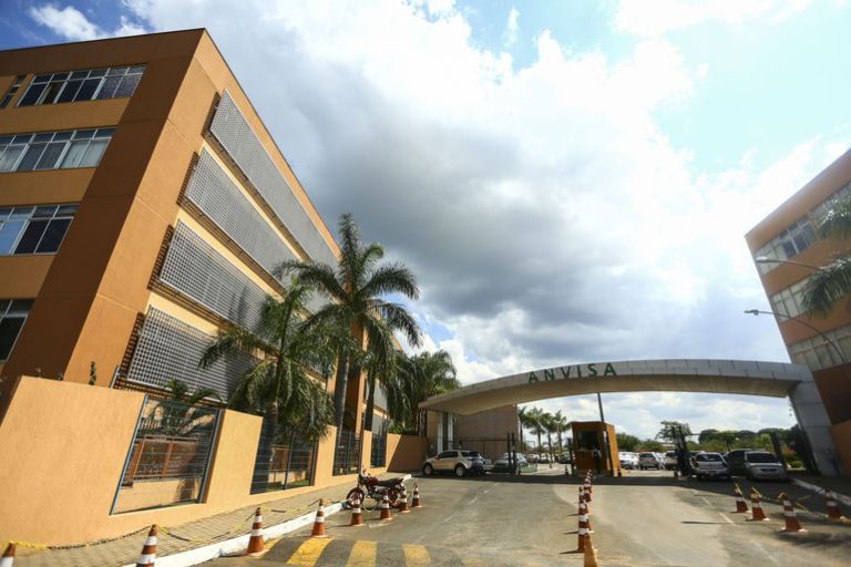 Anvisa deve liberar uso de autoteste de Covid no Brasil na sexta