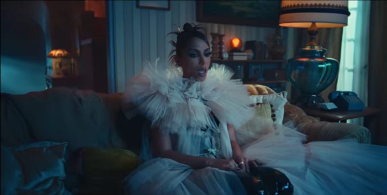 Anitta faz com “Boys Don’t Cry” sua maior aposta nos americanos