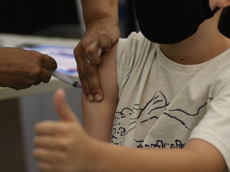 Covid: Prefeituras abrem mais de 2 mil vagas para vacinar crianças