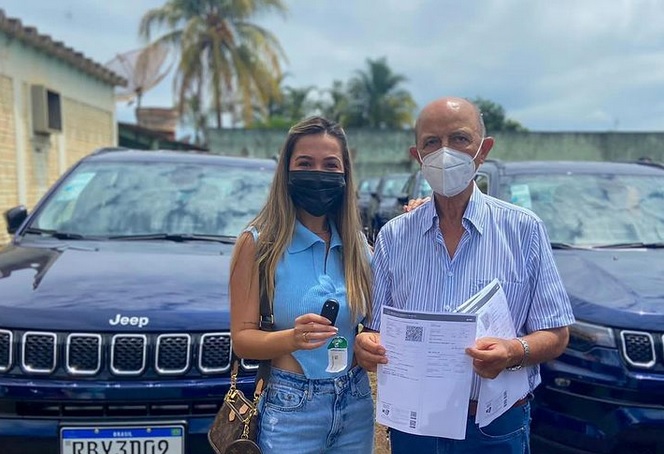 Prefeito presenteia cada um dos 15 netos com carro avaliado em R$ 150 mil