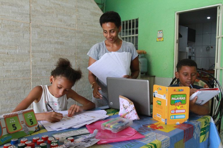 Professores pedem menos dever de casa para alunos