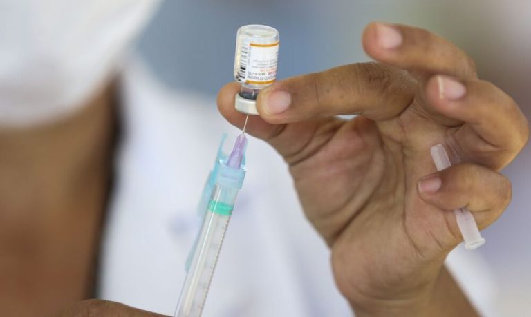 Estado debate aplicação da quarta dose de vacina contra covid