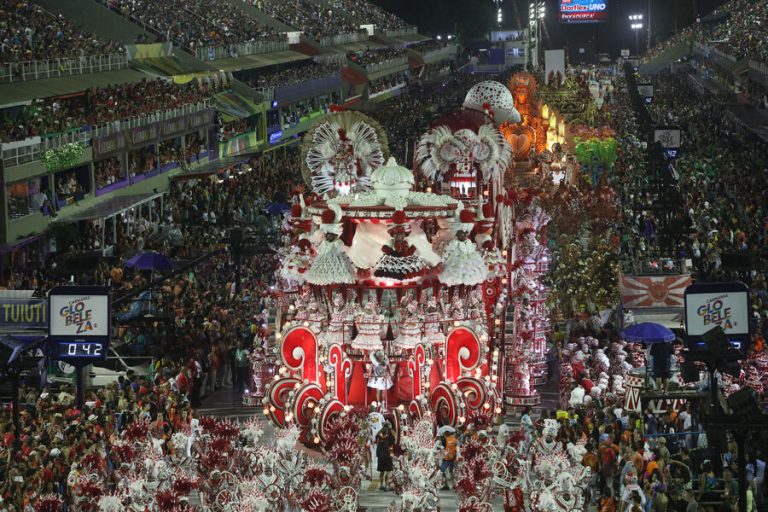 Cultura afro domina os sambas de enredo do Rio