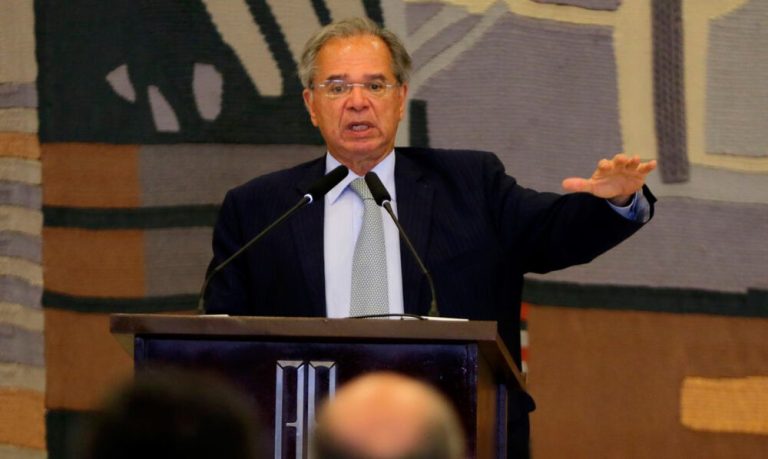 Ministro Paulo Guedes testa positivo para covid-19