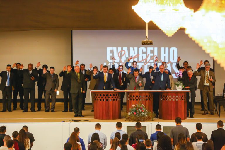 Projetos Especiais da ICM para Jovens: Evangelho Sem Fronteiras e grupo de oração Semente Preciosa