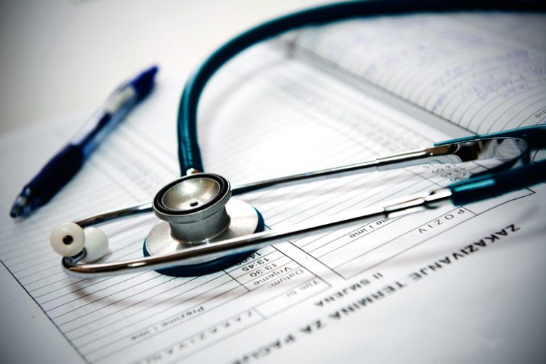 Prefeituras abrem processo para contratar médicos com salário de até R$ 3,186,46