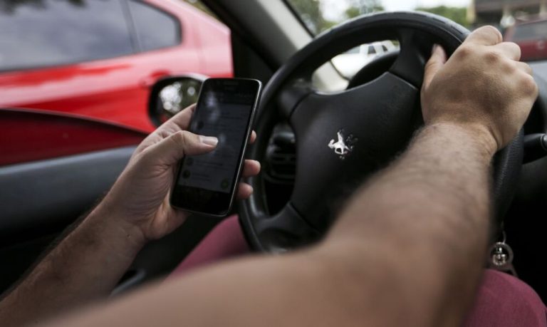 Celular é responsável por um acidente a cada três dias em rodovias federais