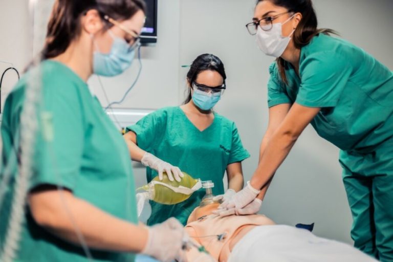 Cresce procura por cursos na área da saúde