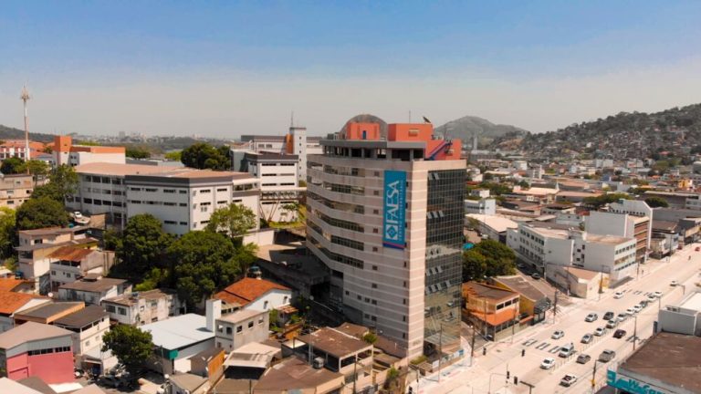 Meio século de conexão com o mercado