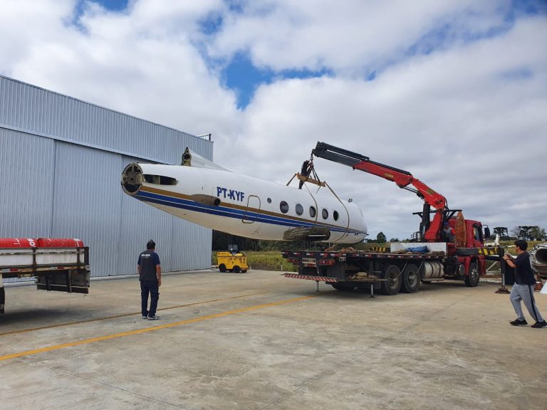 Avião e ônibus viram quartos de hotéis para atrair turistas