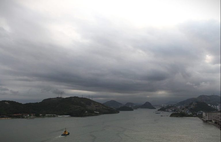 Frente fria muda o tempo no Estado e fim de semana vai ser de chuva