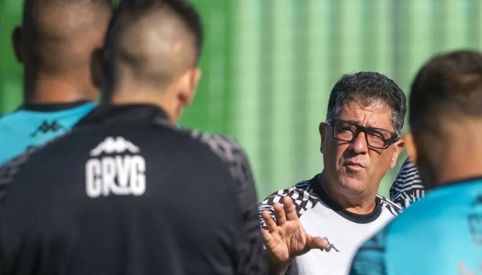 Sob comando de auxiliar, Vasco encara Náutico fora de casa
