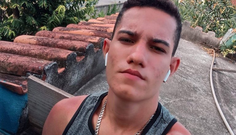 Jovem é morto a facada ao tentar proteger a namorada em Cachoeiro de Itapemirim
