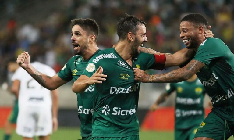 Corinthians perde do Cuiabá e pode perder liderança do Brasileirão