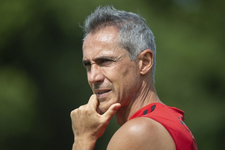 Após definir futuro de Sousa, Flamengo olha mercado com senso de urgência