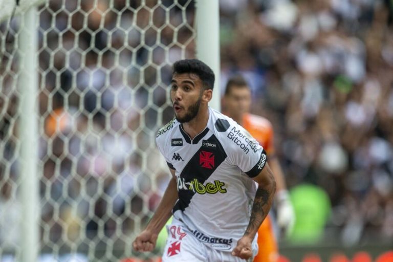 Vasco bate Cruzeiro, quebra invencibilidade do rival e consolida vaga no G-4
