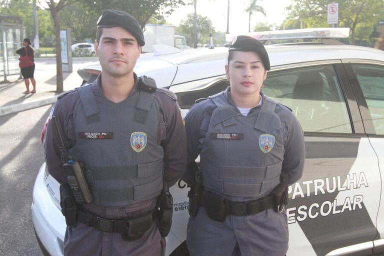 Escola de Vitória usa detector de metais e reforça segurança após ameaças