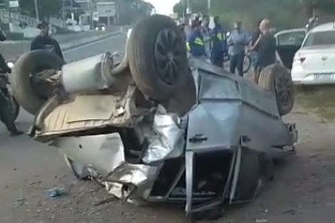 Carro fica destruído após acidente em rodovia no Sul do Estado