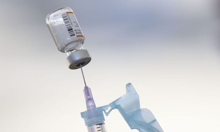 Espírito Santo começa a aplicar 4ª dose para pessoas acima de 40 anos na segunda