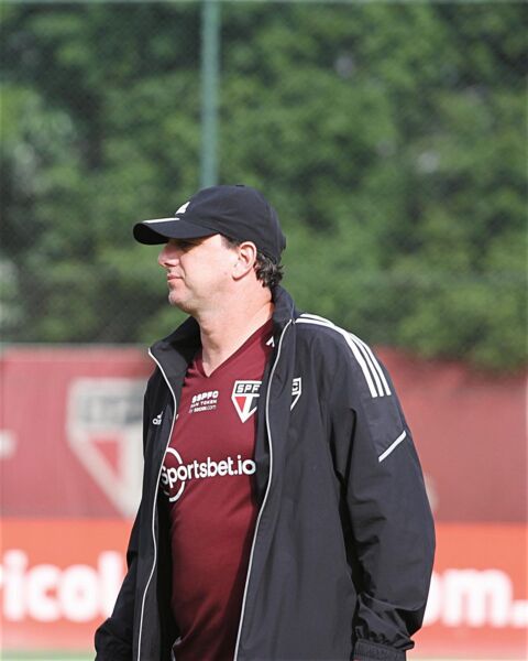 São Paulo tentará fazer frente ao líder Palmeiras no Morumbi com nove desfalques