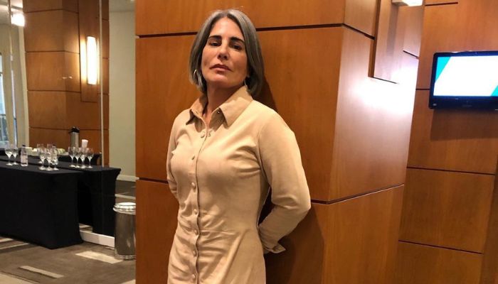 Gloria Pires sobre cabelos brancos: ‘Me autorizaram a dizer não’