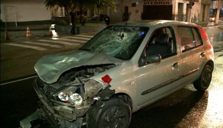 Acidente envolvendo três carros deixa um morto na Avenida Vitória