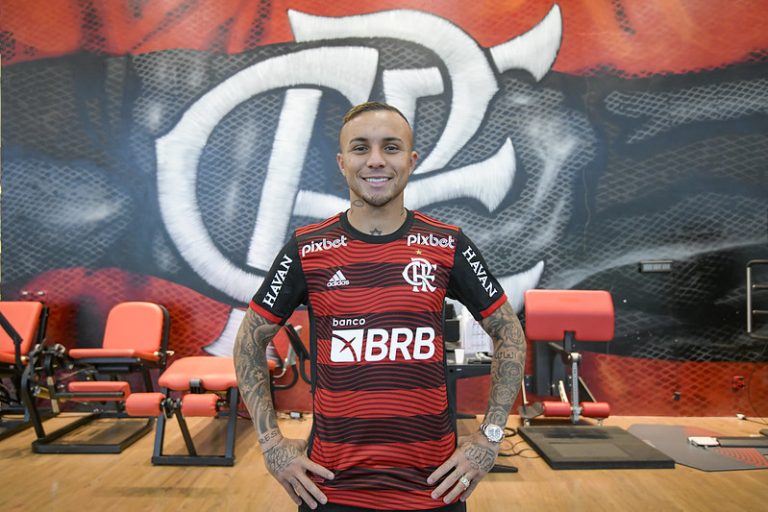 Flamengo anuncia a contratação de Everton Cebolinha