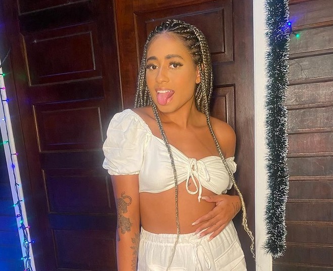 MC Loma diz que não irá mostrar filha quando nascer: “Desejaram a morte dela”