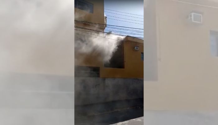 Imóvel é atingido por incêndio na Serra