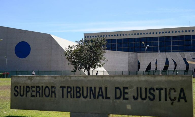 Tribunal dá atrasados para quem pediu aposentadoria no INSS e na Justiça