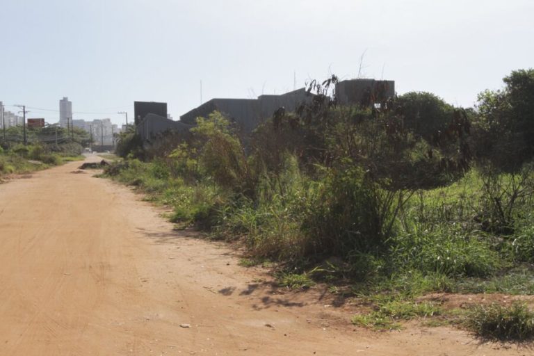 Adolescentes roubam carro e sequestram casal