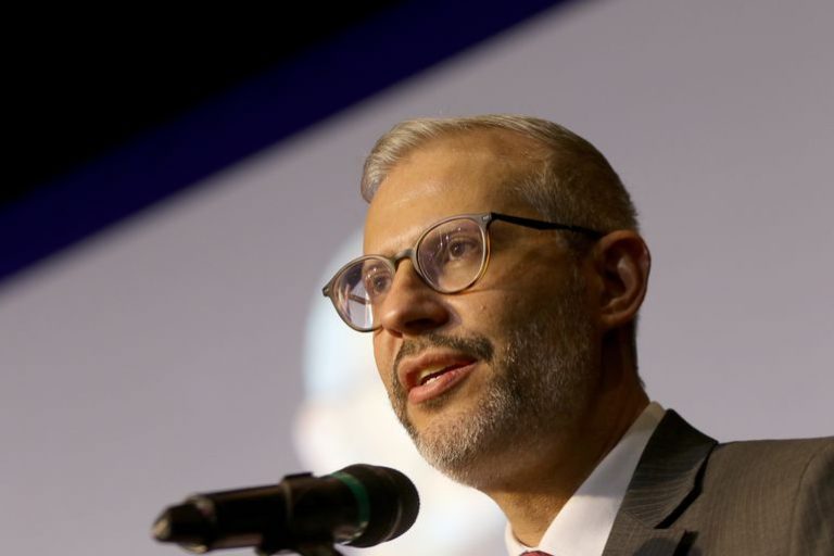 Ministro é convocado pela Câmara para falar sobre corrupção no MEC