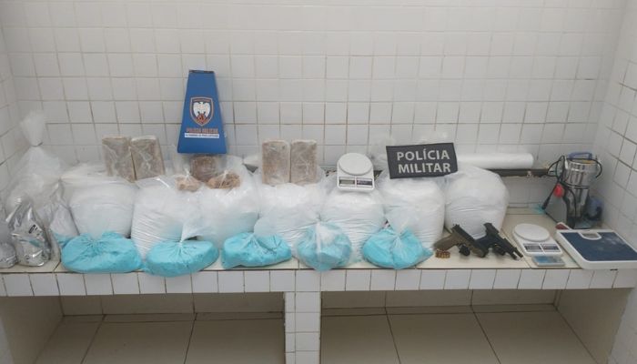 Homem e drogas são apreendidos pela Polícia Militar na Serra