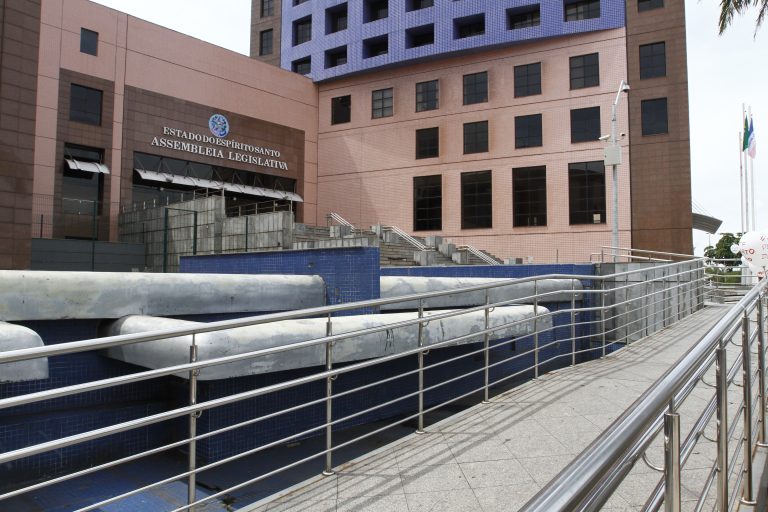 Projeto na Assembleia para acabar com taxas do Detran