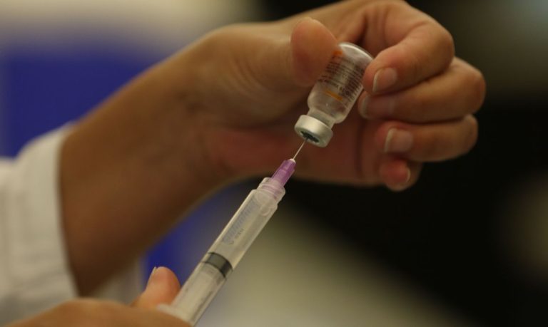 Covid-19: CDC recomenda vacina para crianças a partir de 6 meses