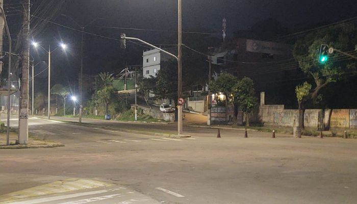 Após morte e ônibus incendiados, trânsito é fechado na Lindemberg