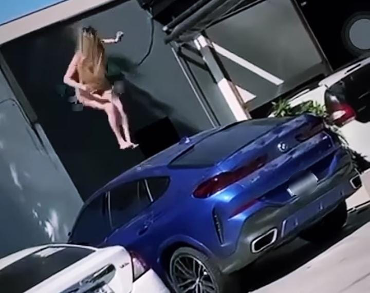 Após detenção e polêmica com pitbull, Orochi mostra mulher quebrando seu carro
