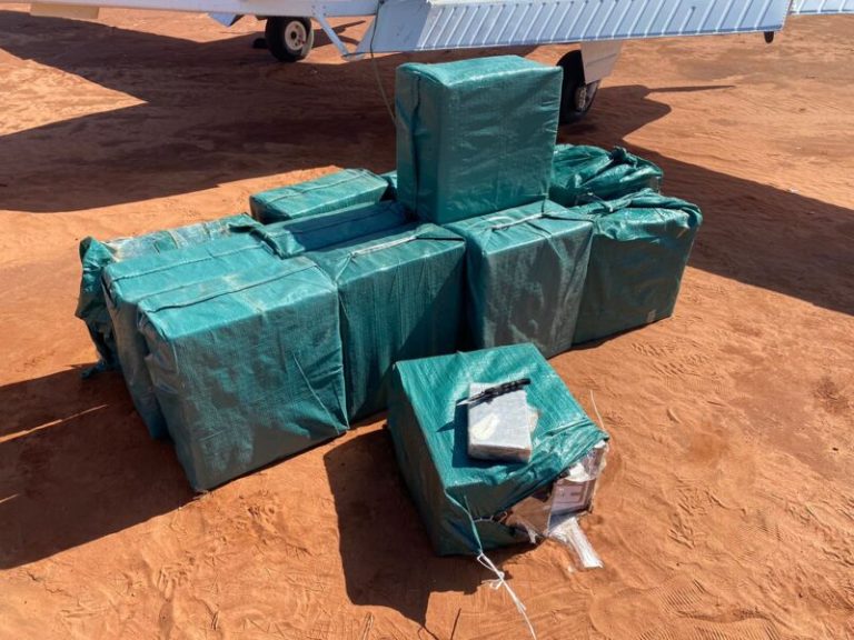 Avião com 500 quilos de cocaína é interceptado pela Força Aérea